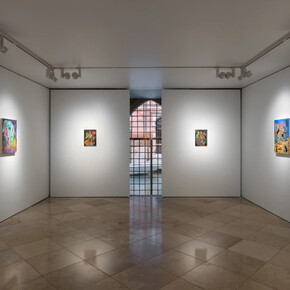 Richard Ayodeji Ikhide, Incroci del passato (Crossroads of the past), exhibition view. Courtesy of Victoria Miro 