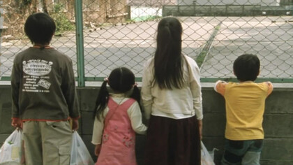 Nessuno lo sa (誰も知らない?, Dare mo shiranai) è un film del 2004 diretto da Hirokazu Kore'eda, conosciuto internazionalmente con il titolo 'Nobody Knows'