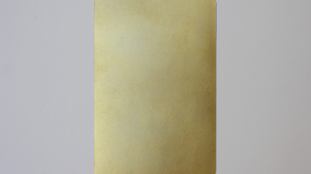 Stéphanie Saadé, "Golden Memories", 2014, ancienne photographie, feuille d’or, éd. unique + 2ea, var. n°2/5, 10 x 15 cm, courtesy of galerie anne barrault