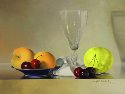 Arnold Toubeix, Verre, abricots, cerises dans coupelle bleue, nappe