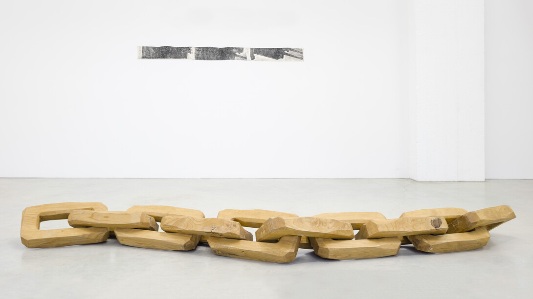 Asier Mendizabal, Untitled (Syntagmatic and Paradigmatic), 2012, chestnut wood, 30 x 25 x 325 cm; Courtesy the artist and Galerie Nordenhake Berlin / Stockholm