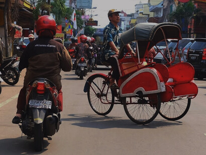 The streets of Solo, Indonesia, are a vibrant dance of tuk-tuks, motorcycles, and foot traffic, all flowing through lively markets filled with the sights and sounds of local vendors at work