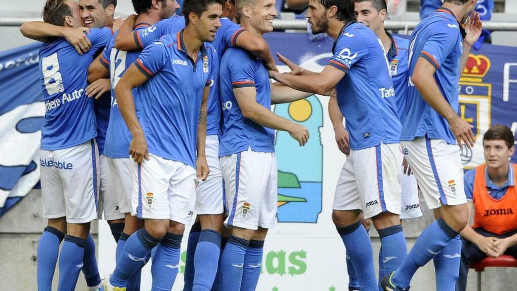 Los jugadores del Oviedo celebran su victoria