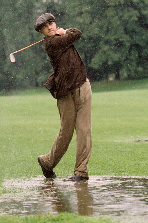 In The Greatest Game Ever Played, Ouimet faces off against his idol, Harry Vardon, in the 1913 U.S. Open, proving that passion and skill can overcome social barriers