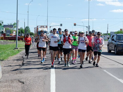 A partir de sus propios desafíos, Stirling ha desarrollado un enfoque basado en la empatía y la práctica, brindando herramientas concretas para el cambio personal. Tacuarembó, Uruguay