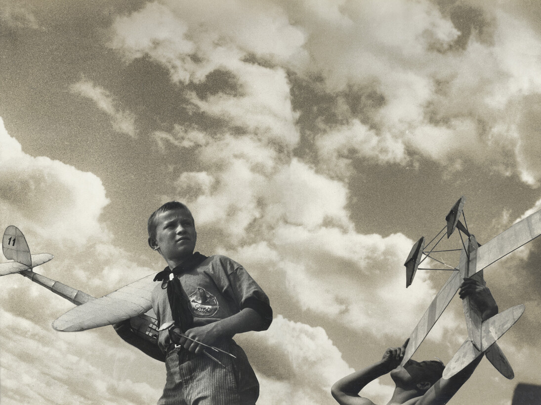 Aleksandr Rodčenko and Warwara Stepanowa
Giovani piloti di alianti.
Bozza di una doppia pagina per la rivista “USSR in
Costruzione”
1933,
cartoncino, fotomontaggio
Collezione del Moscow House of Photography
Museum
© A. Rodchenko – V. Stepanova Archive
© Moscow House of Photography Museum