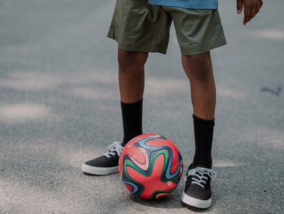 A figura de Neymar é um reflexo das aspirações juvenis, mas também revela a necessidade de diálogo profundo e representações que realmente inspirem