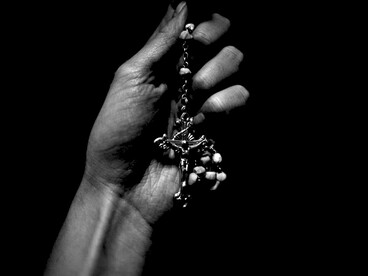 A faithful Christian holding a Komboskini in prayer