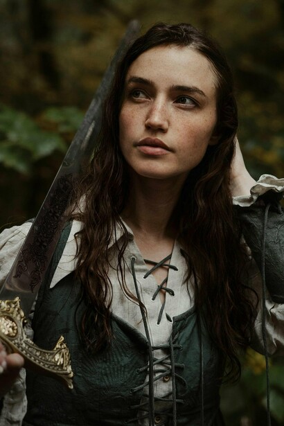 Mocinha heroína. diversas obras de Shakespeare que eram de certa forma “chocantes” para a época por irem, mesmo de forma tímida, contra certos preceitos da igreja, como por exemplo o casamento secreto e a consumação dele em "Romeu & Julieta", a fala “feminista” de Emília em Otelo, basicamente dizendo que as mulheres também possuem desejos e a constante vilificação de personagens femininas por outros personagens masculinos, como Desdêmona em Otelo e Ofélia em Hamlet, sempre se referindo a elas com tons pejorativos e relacionados a relações sexuais