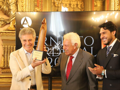 Hugo Sigman, doctor en psiquiatría, empresario y mecenas. La Fundación Internacional Ernesto Cardenal comunica que el Jurado Internacional, reunido en sesión plenaria, ha decidido por unanimidad conceder el Premio Internacional Ernesto Cardenal 2026, en la categoría de Concordia y Derechos Humanos, al Dr. Hugo Sigman, en reconocimiento a su extraordinaria contribución al desarrollo científico, sanitario y empresarial con impacto social real y sostenido. Casa América de Madrid, España