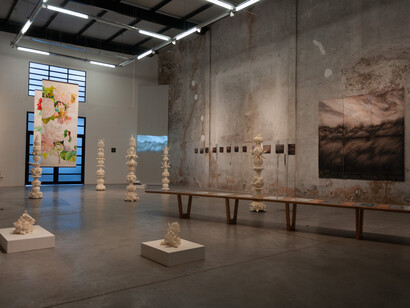 Varios artistas, El jardín del sueño, vista de exhibición. Cortesía de Ungallery 