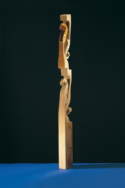 Domenica Regazzoni, stele, 2001, scultura in acero, 82,5 x 7,4 x 4,5 cm