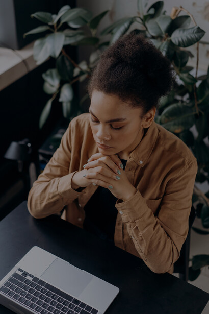 Vita adulta. Molti si sentono in colpa quando, seppur stanchi, si prendono una pausa
rilassante e spesso è questa sensazione di colpevolezza che non ci permette di ascoltare i nostri bisogni profondi
