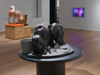 Mike Kelley, Vice anglais, exhibition view. Courtesy of Hauser & Wirth 