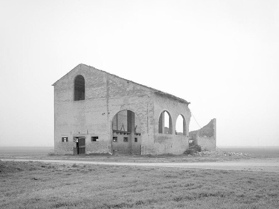 Paola de Pietri, Untitled, Questa Pianura series, 2014, Courtesy Galerie Les filles du calvaire