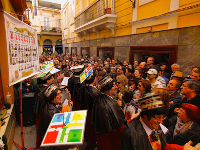 Las agrupaciones "ilegales" toman las calles