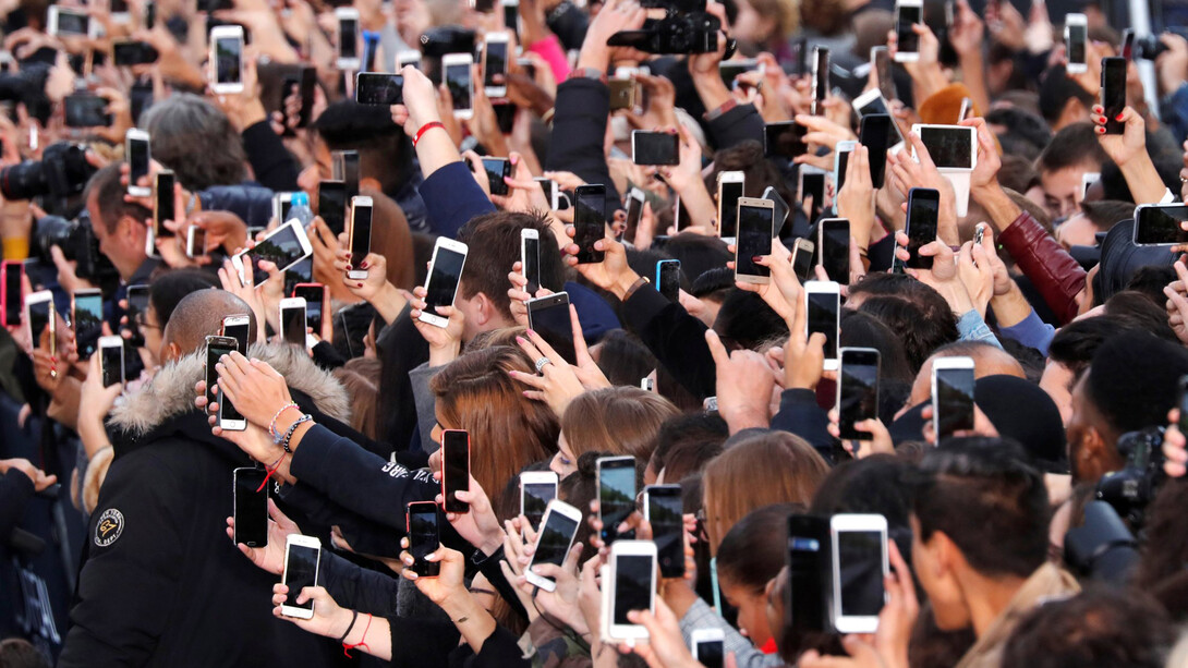 En este momento, la era digital —de la que su nave insignia es la telefonía móvil— parece ya plenamente instalada y con miras a perpetuarse