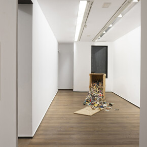 Alicia Martín, Contra la tranquila grandeza, vista de exhibición. Cortesía de la Galería Rafael Pérez Hernando