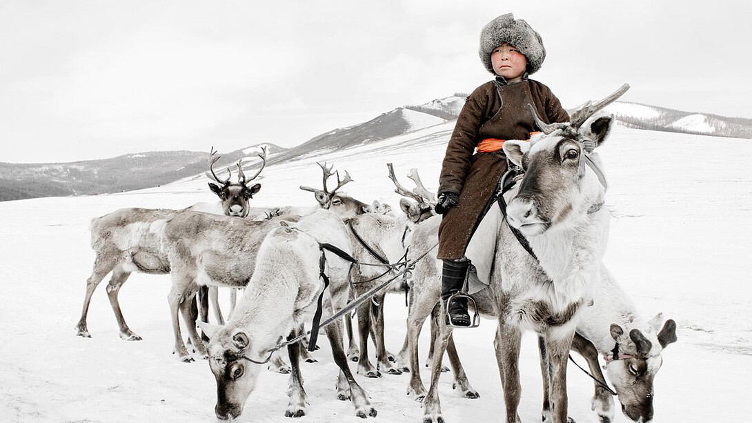 Jimmy Nelson, XX 204, Bayau Bulang, Renchinkhumbe, Khovsgol, Mongolia, 2011, Chromogenic color print, courtesy of the artist and Bryce Wolkowitz Gallery, Exhibitor : Bryce Wolkowitz Gallery