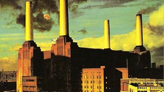 Chimeneas humeantes de la central térmica de Battersea, Londres, de la portada del álbum "Animals" de Pink Floyd
