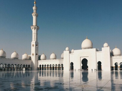 The frequented Sheikh Zayed Grand Mosque in Abu Dhabi, United Arab Emirates