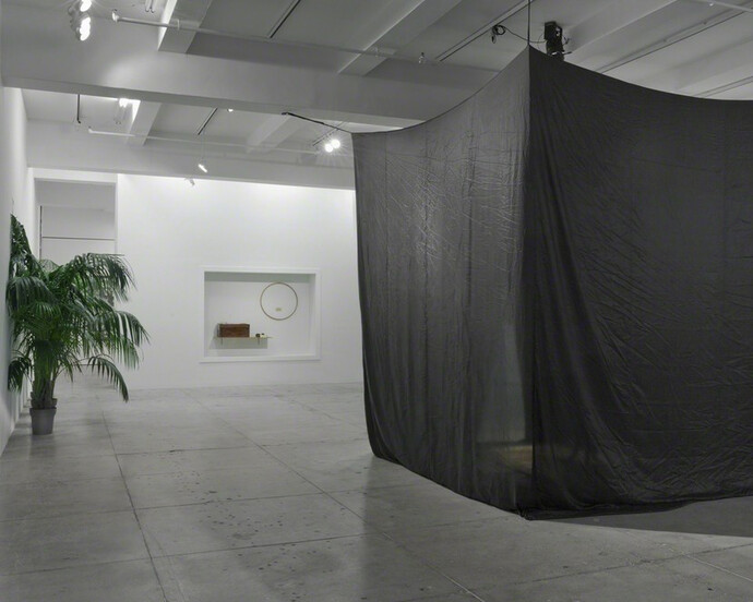 Marcel Broodthaers and James Lee Byars. Courtesy of Marian Goodman Gallery