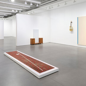 John Armlede, Ripple: furniture sculpture and painting after 1982, exhibition view. Courtesy of David Kordansky Gallery 