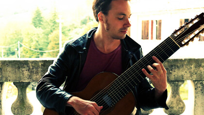 IKE Isaac de Martin, chitarra decacorde. Photo by Anastasia Kovalchuk