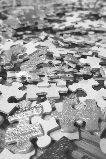 Entender la verdad como significado de algo que alude a «lo absoluto» sin contrastarla con la realidad —en todas sus partes—, es «error»