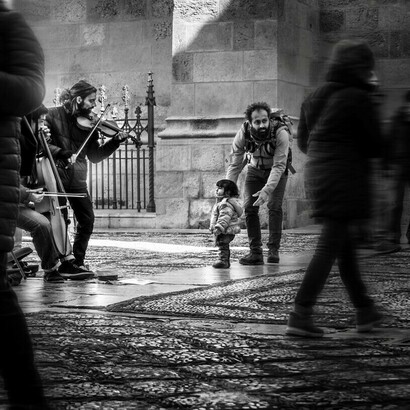 L'indifférence quotidienne est le pas distrait qui transforme un danger évitable en une catastrophe inévitable.