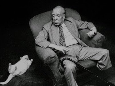 Borges valoriza a dúvida sobre a certeza, enfatizando a complexidade e a natureza enigmática da poesia