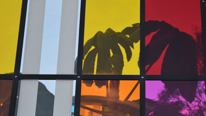 Daniel Buren. Courtesy of Museo de Arte Moderno de Bogotá