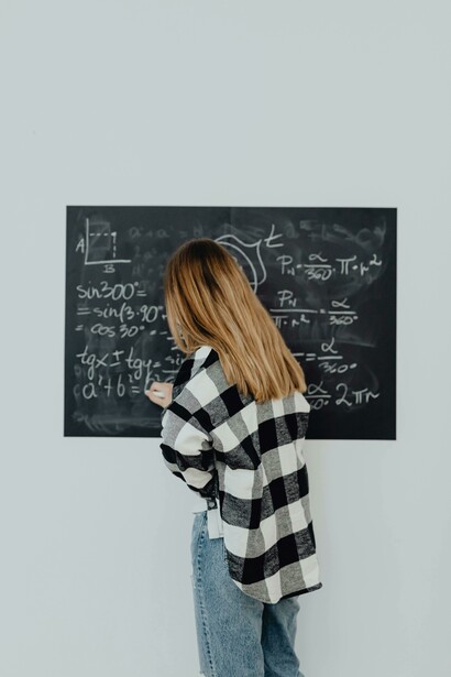 Descartes y los filósofos racionalistas de la Edad Moderna, sienten una especial fascinación por la matemática