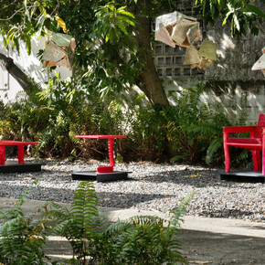 Emmett Moore, Neon sun, exhibition view. Courtesy of Nina Johnson Gallery