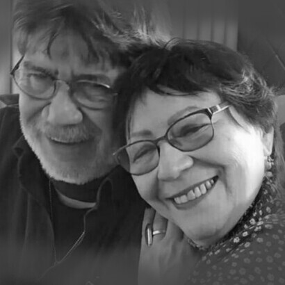 Volvieron a luchar juntos contra un enemigo común: el coronavirus. Carmen, de nuevo, logró vencer y sobrevivir. Pero Luis, en cambio, no lo consiguió. El 16 de abril de 2020 el escritor chileno fue uno de los primeros en morir a causa del virus