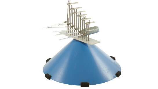 14 Structures sonores et pédagogiques
Bernard (*1917) und François (*1920) Baschet1977/1983ParisStahl, Nirosta-Stahl, Eisen, Duralumin, Glas, Glasfiber, Pappe, Kunststoff, Schaumstoffdiverse Größen; D Schalltrichter 68 cm