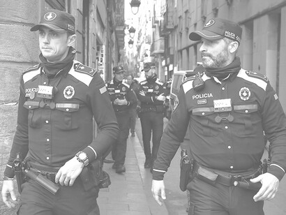 Nos esposaron a todos y nos llevaron en dos furgones al cuartel de policía