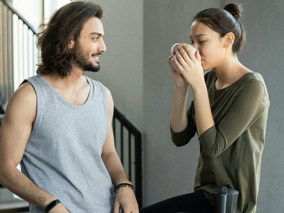 Casal troca confidências. Quando se apela para a autoridade de pessoa reconhecidamente especialista no assunto que se discute, temos uma forma válida de argumentação. Não se trata de uma falácia, portanto