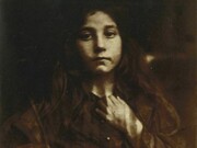 Julia Margaret Cameron, Kate Keown, stampa all'albumina, 25,5 x 20,5 cm, 1864 ca., Mart, Museo di arte moderna e contemporanea di Trento e Rovereto, Collezione M. Trevisan (dettaglio)