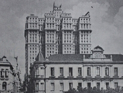 Construção do Edifício Martinelli quase finalizada em 1980 na capital de São Paulo