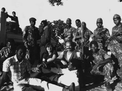 La Sudáfrica del apartheid alimentaba el conflicto para impedir que surgieran gobiernos africanos gobernados por población negra, lo que dificultaba la consolidación del nuevo Estado