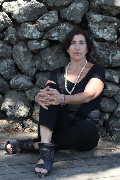 Paola Pace nella tenuta Planeta. Ph J. Hauf