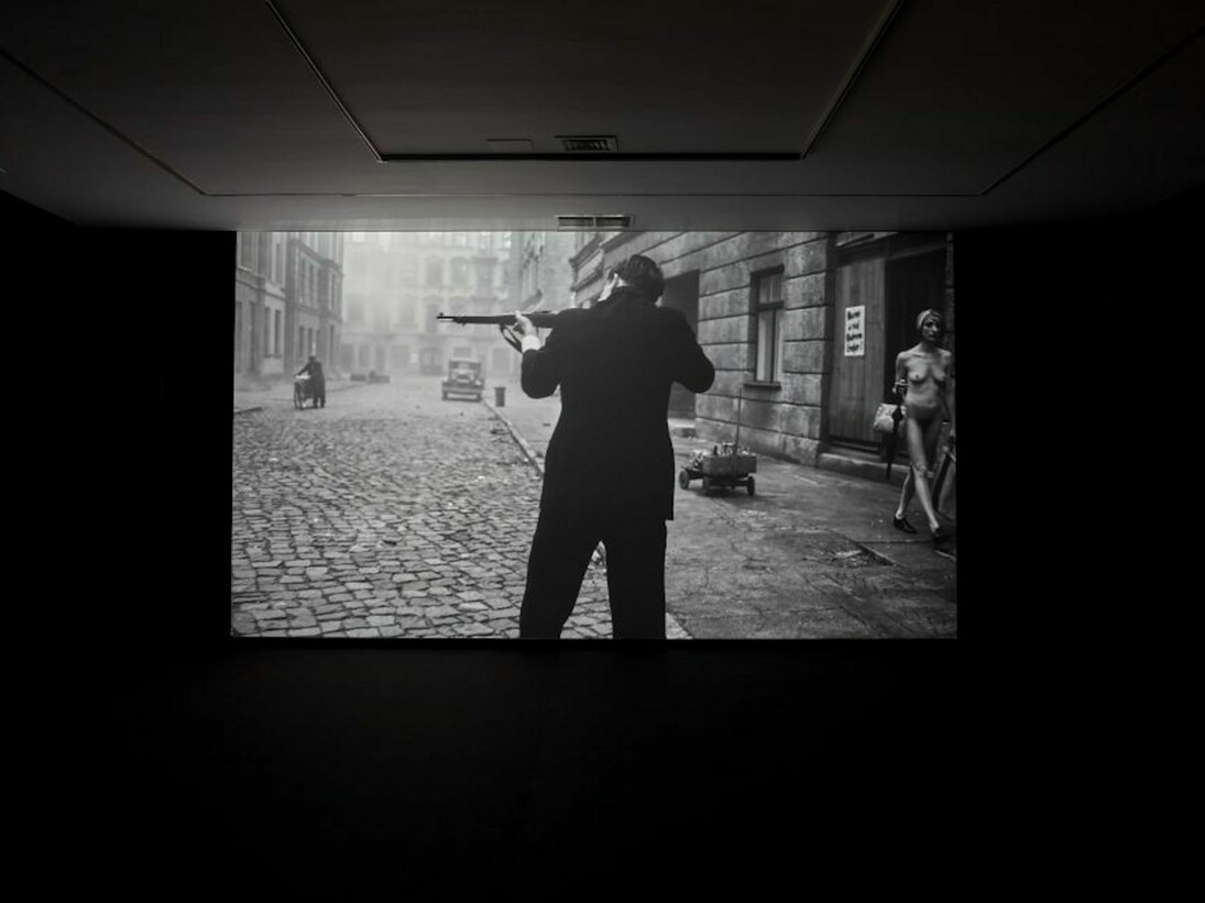Julian Rosefeldt, Exhibition view. Courtesy of Galeria Helga de Alvear 