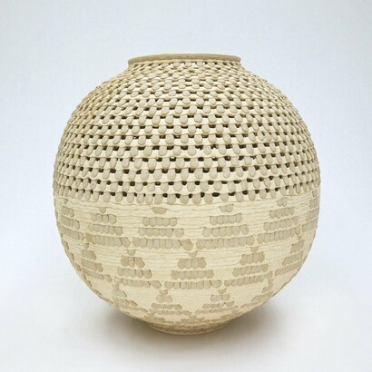 YoonJee Kwak, Patterned Memories, Moon Jar Inspired Vessel II, 2024,
Hand-built stoneware, colored stoneware,
18 3/4 x 18 1/2 x 18 1/2 inches. Courtesy of the artist and Gerald Peters Contemporary