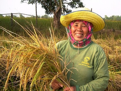 Una agricultora adscrita a un programa de comercio justo