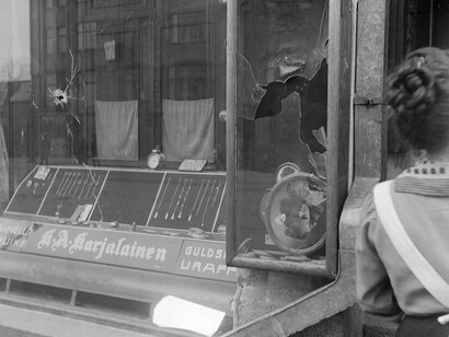 Elsa & Tyyne 1918. Courtesy of The Finnish Museum of Photography