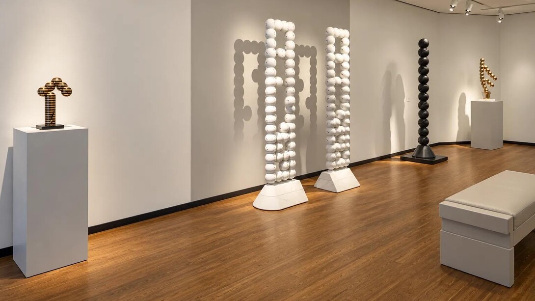 Park Eun Sun and Mario Botta, Sculpture and architecture between East and West, exhibition view. Courtesy of Contini Art Gallery