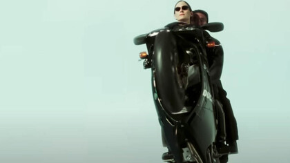 La Matrix. Hay que verla varias veces para entender los mensajes que contiene su lenguaje visual, verbal, gestual y por supuesto en su exquisito guion