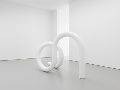 Carol Bove Polka Dots, Exhibition view. Courtesy of David Zwirner