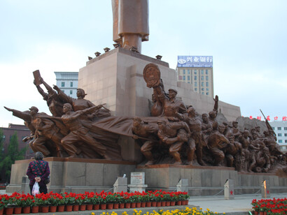 Statua "Lunga vita alla vittoria del pensiero di Mao Zedong", Shenyang, Cina